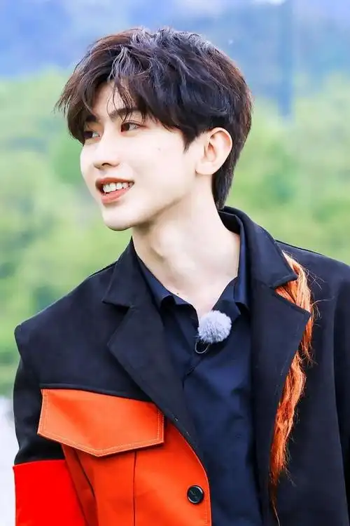 蔡徐坤壁纸:你笑起来的样子可爱到犯规,治愈生活中的一切不愉快