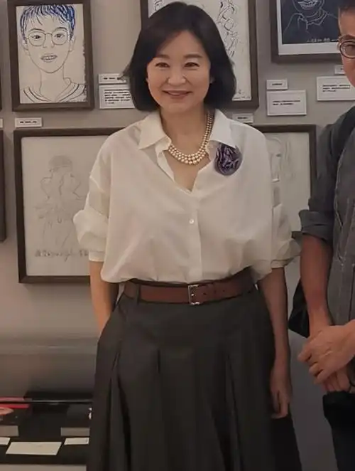 67岁林青霞现身模样大变发福臃肿脸大一圈身材五五分没了气质