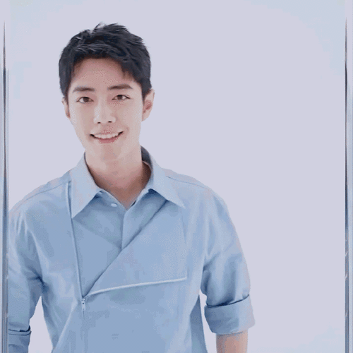 肖战蓝色拉链衬衫造型##肖战粉色星光大片