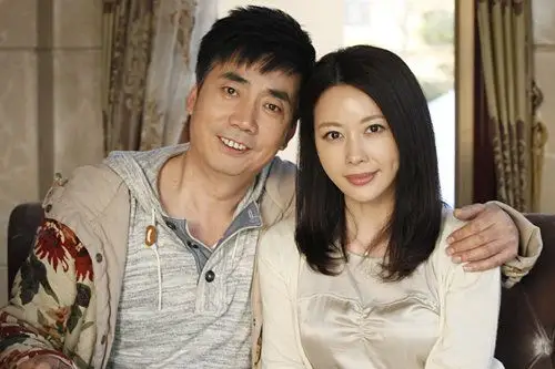 邓英出演《老爸太囧》 引发社会敏感话题