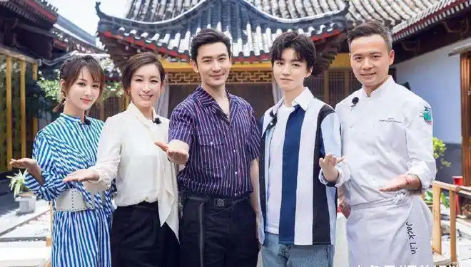 王俊凯正式离职中餐厅潸然泪下读起黄晓明写的信读着读着就笑了