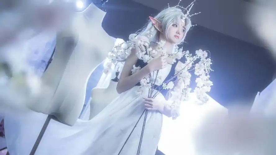 仙气十足独角兽美女cosplay桌面壁纸