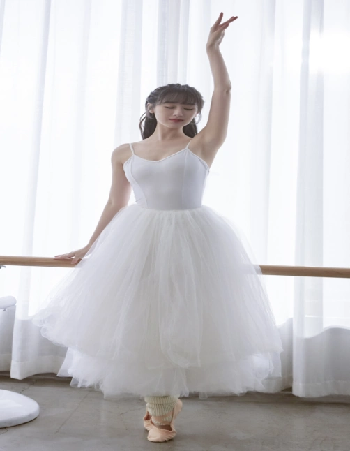 袁冰妍晒白色舞裙照美成仙女终于不模仿赵丽颖了