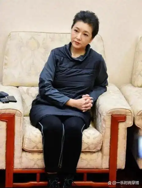 她的美貌和才华曾让无数观众为之倾倒,也曾与高曙光,孙红雷等男星有过