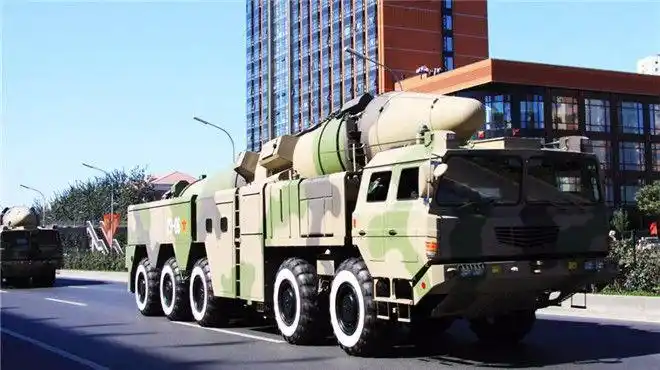 而在2007年首次曝光的东风-21c导弹则通常装备一种更为简单的对地攻击