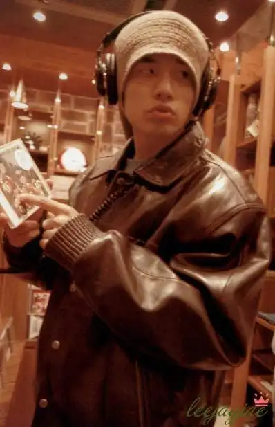 翩翩美少年周杰伦十年前青涩照模样帅气惊艳众人