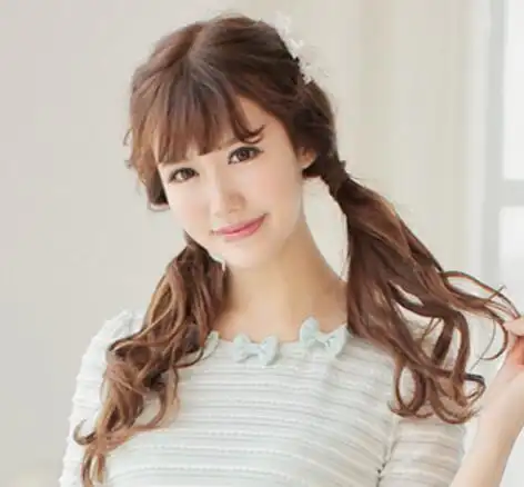 这样的空气刘海发型扎起来显得是很简单好看的,也是极唯美自然的