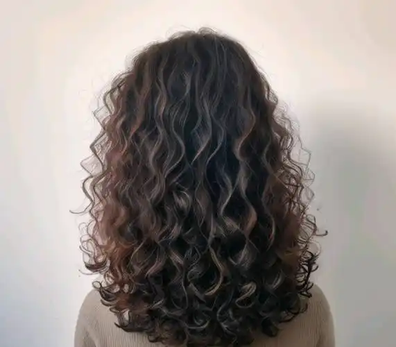 冬季发型不论怎么烫,最美还是羊毛卷全头烫,蓬松瘦脸还保暖_因为_头发