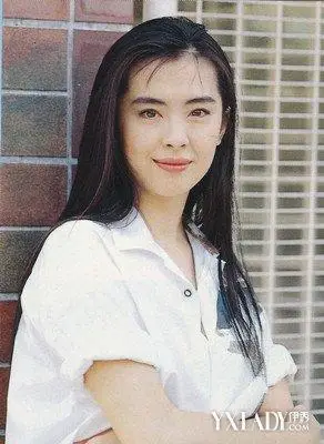 八卦 明星资料 正文  1967年,王祖贤出生于台北,王家的祖籍是安徽舒城