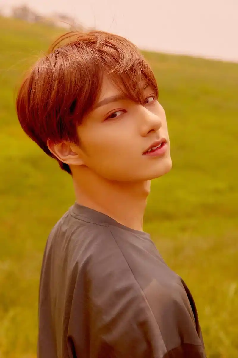 这首acoustic r&b风格的小情歌《能不能坐在我身旁