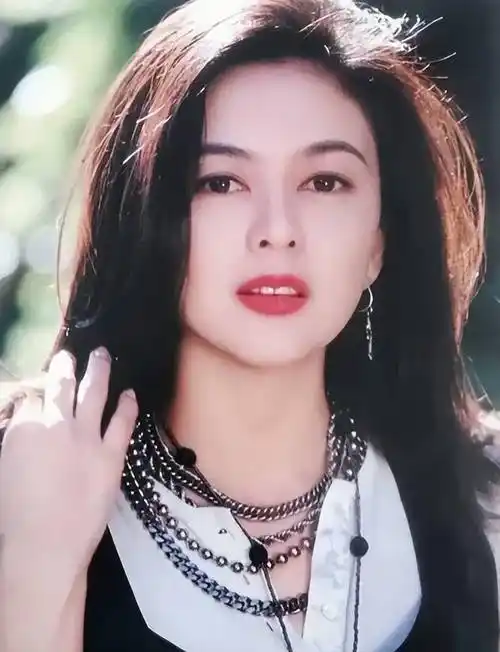 不愧是香港最美女人,61岁关之琳拍时尚大片,美背美腿好吸睛_美貌_电影