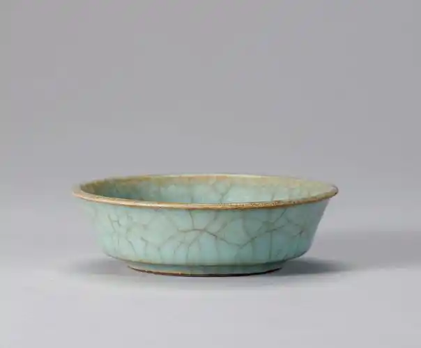 lot 1879 南宋 龙泉官窑直边洗