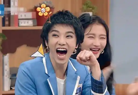 关晓彤带华晨宇"吃鸡",本以为是强强联手,得知战绩笑出猪叫声_王牌_带