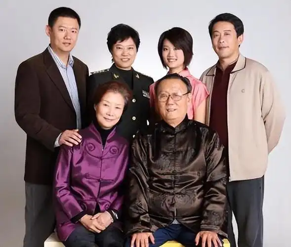 演员吕中与丈夫吴桂苓恩爱53年难舍难分儿媳的孝顺让我心安