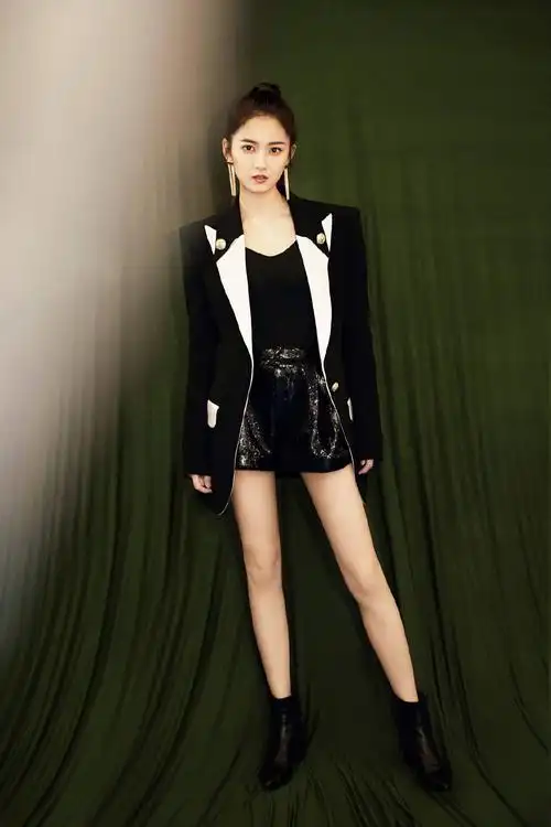 8你在我面前永远都闪闪发光,就像整个宇宙的星光都洒在你身上 陈钰琪