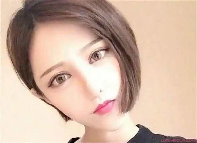 胡一天前女友丽希资料和照片 标准的网红脸