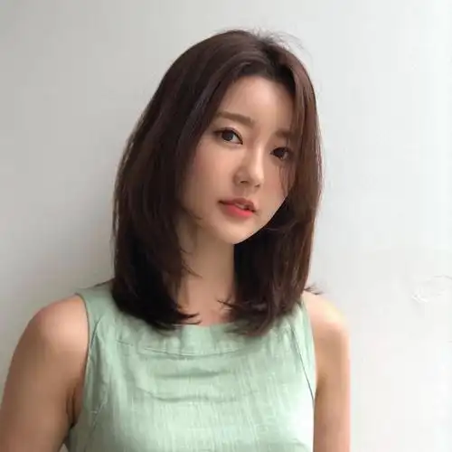 八字刘海锁骨发