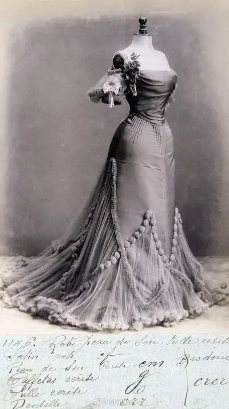 服装|house of worth 是由英国设计师 charles frederick worth 于