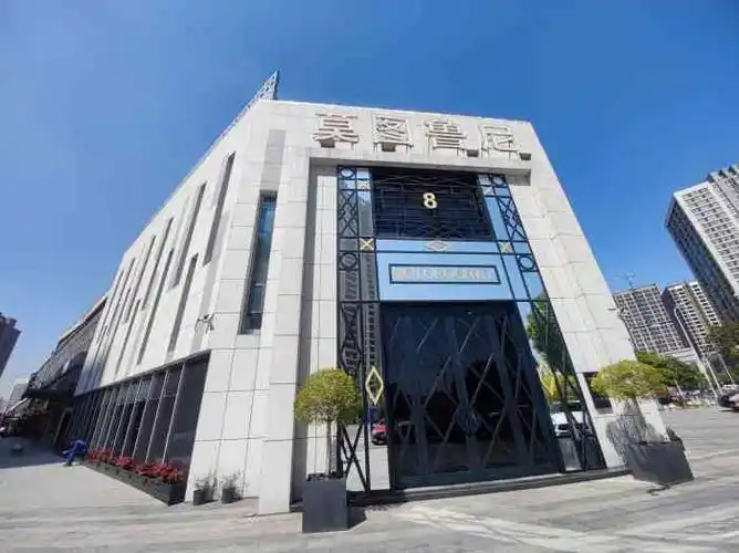 常州老牌网红店莫图鲁尼环境是不用说的好啊就是门头显得不够大气毕竟