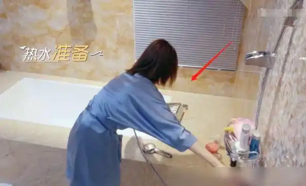 乔欣上综艺节目浴室被曝光看清整体结构后贫穷限制了我的想象