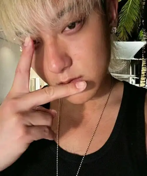 黄子韬最新自拍##黄子韬ins更新近照