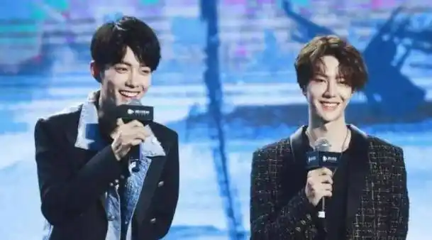 王一博横店约好友小聚综艺拍戏两不误同时爆红后肖战却销声匿迹