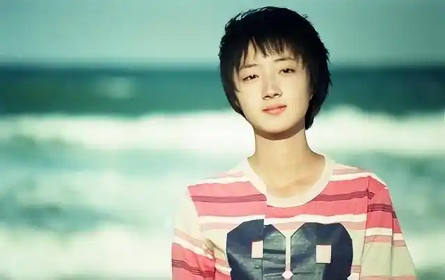 《蓝色大门》由桂纶镁,陈柏霖,梁又琳主演,易智言执导.