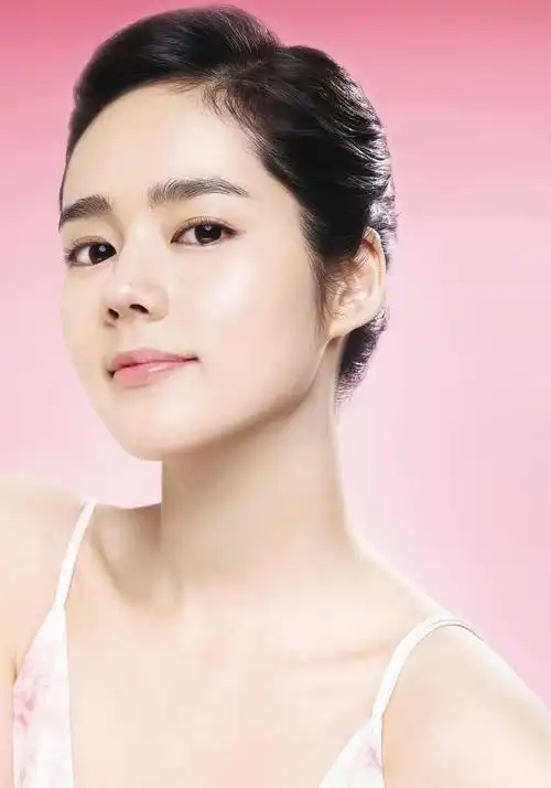 韩佳人清纯甜美写真公开_明星_美桌网