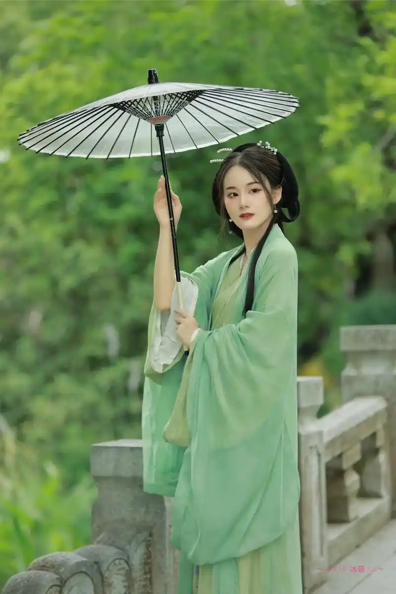 汉服摄影 #喜欢就关注我吧 #汉服小姐姐 #古装造型 #国 - 抖音