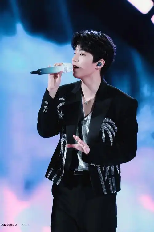 王俊凯蔡依林同台#  舞台常见@tfboys-王俊凯