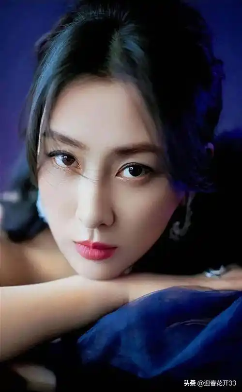 马苏长相清纯可人,典型的鹅蛋脸,非常有辨识度.