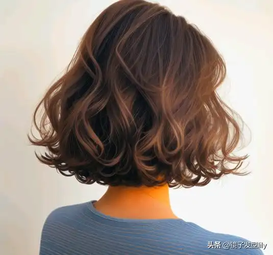 女士发型别乱整,最美还是全头烫,蓬松瘦脸显发量