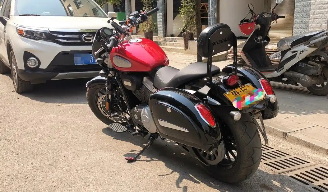 机车品牌:奔达金吉拉 bd300-15 出厂日期:2020年10月 行驶里程:960