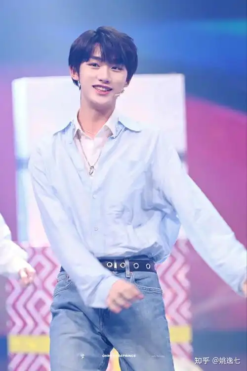 刚粉上丁程鑫大家能给我点他的照片吗