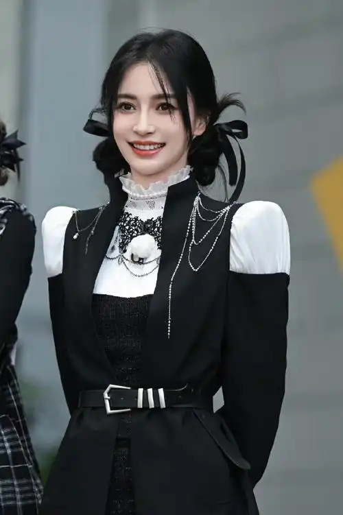 俏皮可爱,回顾往期作品杨颖真的好喜欢双马尾造型#angelababy白背心