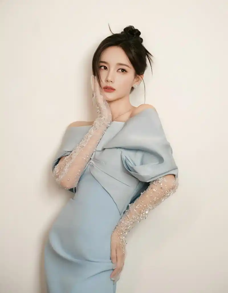 李一桐2023国剧盛典造型 李一桐在2023国剧盛典上荣获多项大奖,她的