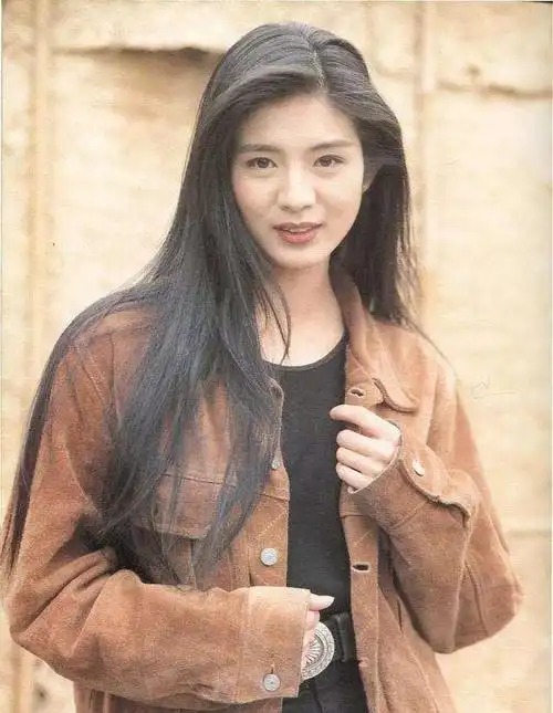 那个时代的香港女明星几乎都有一个很香港的名字:钟楚红,周慧敏