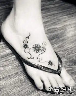 女孩子脚背星星纹身图案