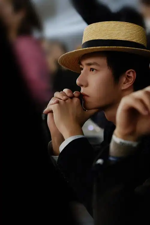 gq出图了##王一博穿搭解读#  来来来,好图共享,王一博昨晚帅麻了!