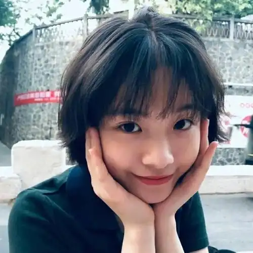 李庚希头像 太有氛围感了