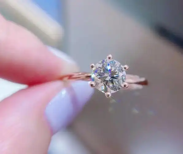 简约高雅一克拉钻戒