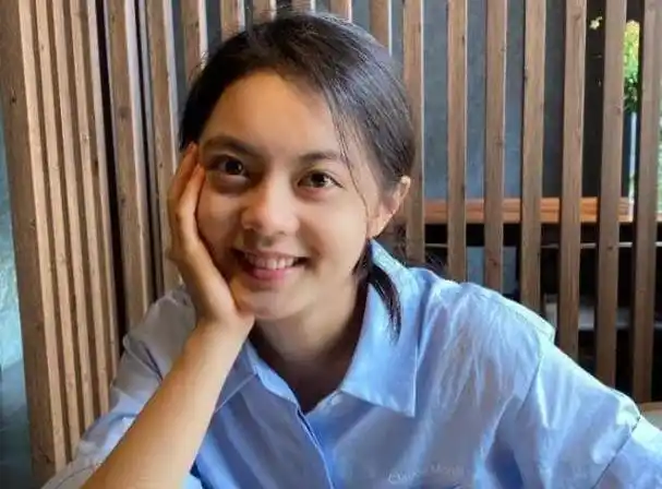 赵今麦素颜美到不敢信晒男友视角近照真实身高引猜测