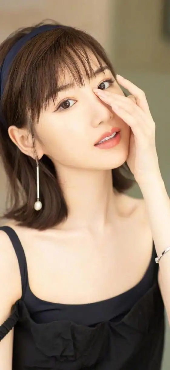 毛晓彤甜美可人