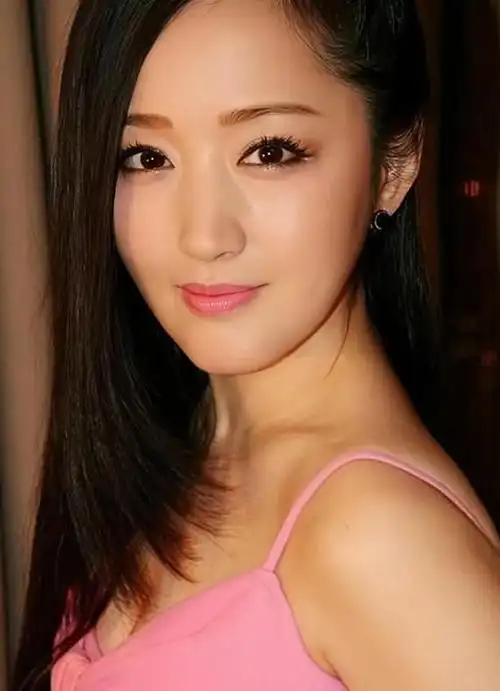 身高不够身材来凑杨钰莹苗条的身材就是她最犀利的武器