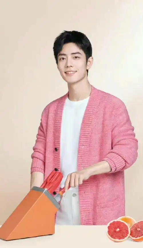 肖战白色开衫针织衫造型##肖战开衫毛衣造型