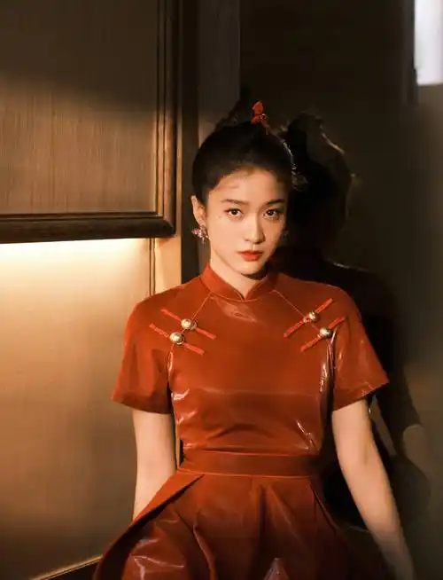 1/ 9 搜狐娱乐讯 近日,张雪迎工作室发布一组照片,照片中的张雪迎身穿