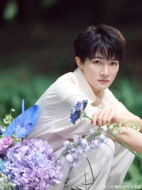 周深白色套装##周深十周年写真