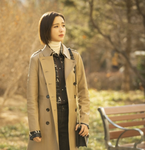 佟丽娅《爱的厘米》化身酷飒机长,百变演绎冬日潮酷穿搭,太吸睛