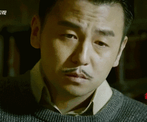 雷佳音通过细腻的微表情营造出的紧张感,牢牢地抓住了每个人的情绪