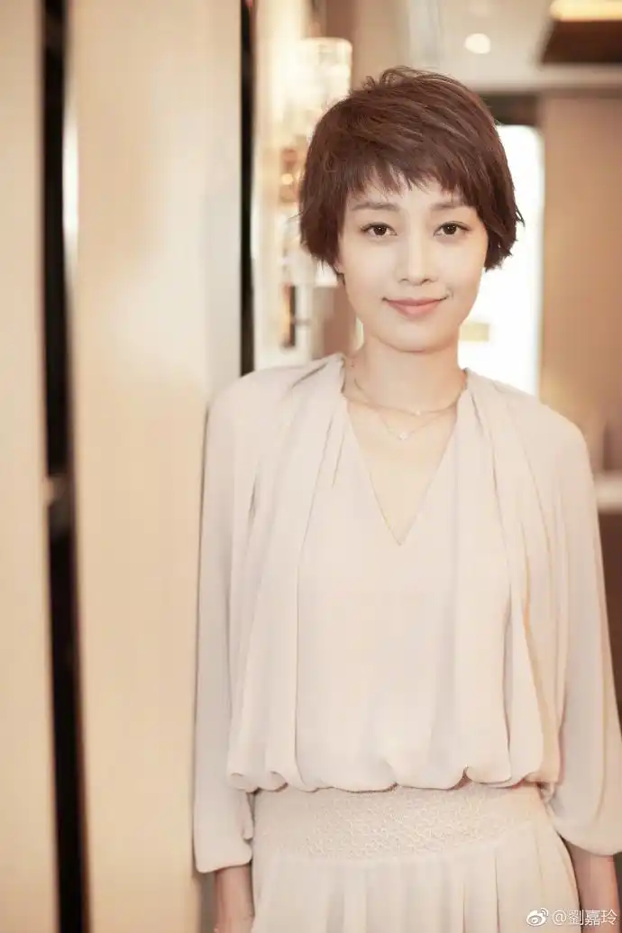 41岁马伊琍近照曝光,完全看不出已是两个孩子的妈妈